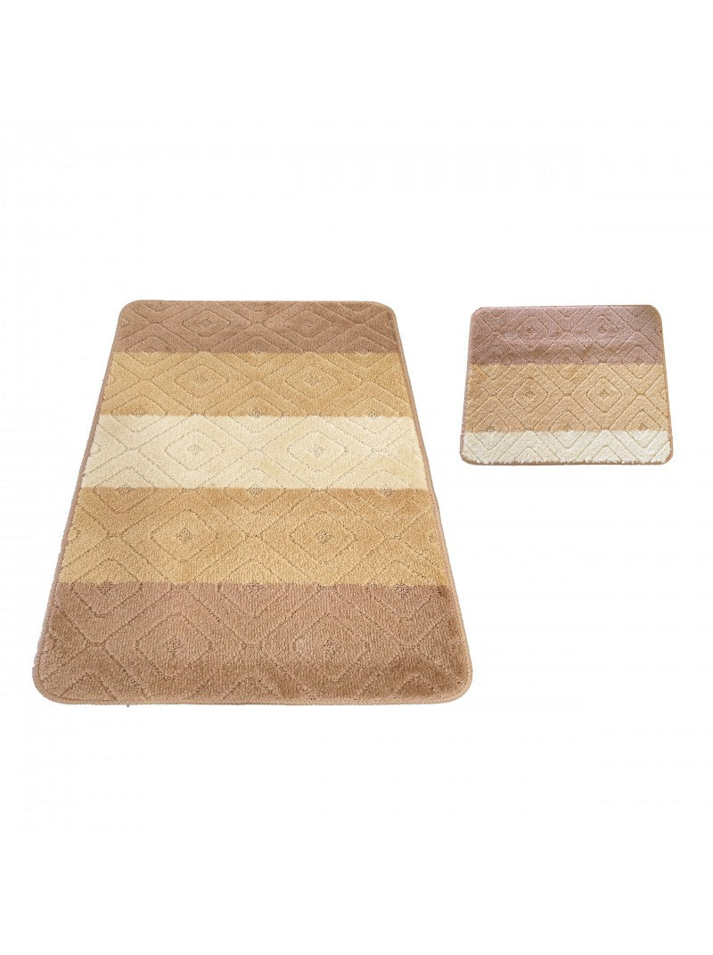Deux tapis moelleux, un grand et un petit, à rayures horizontales marron, beige et crème avec motifs losanges