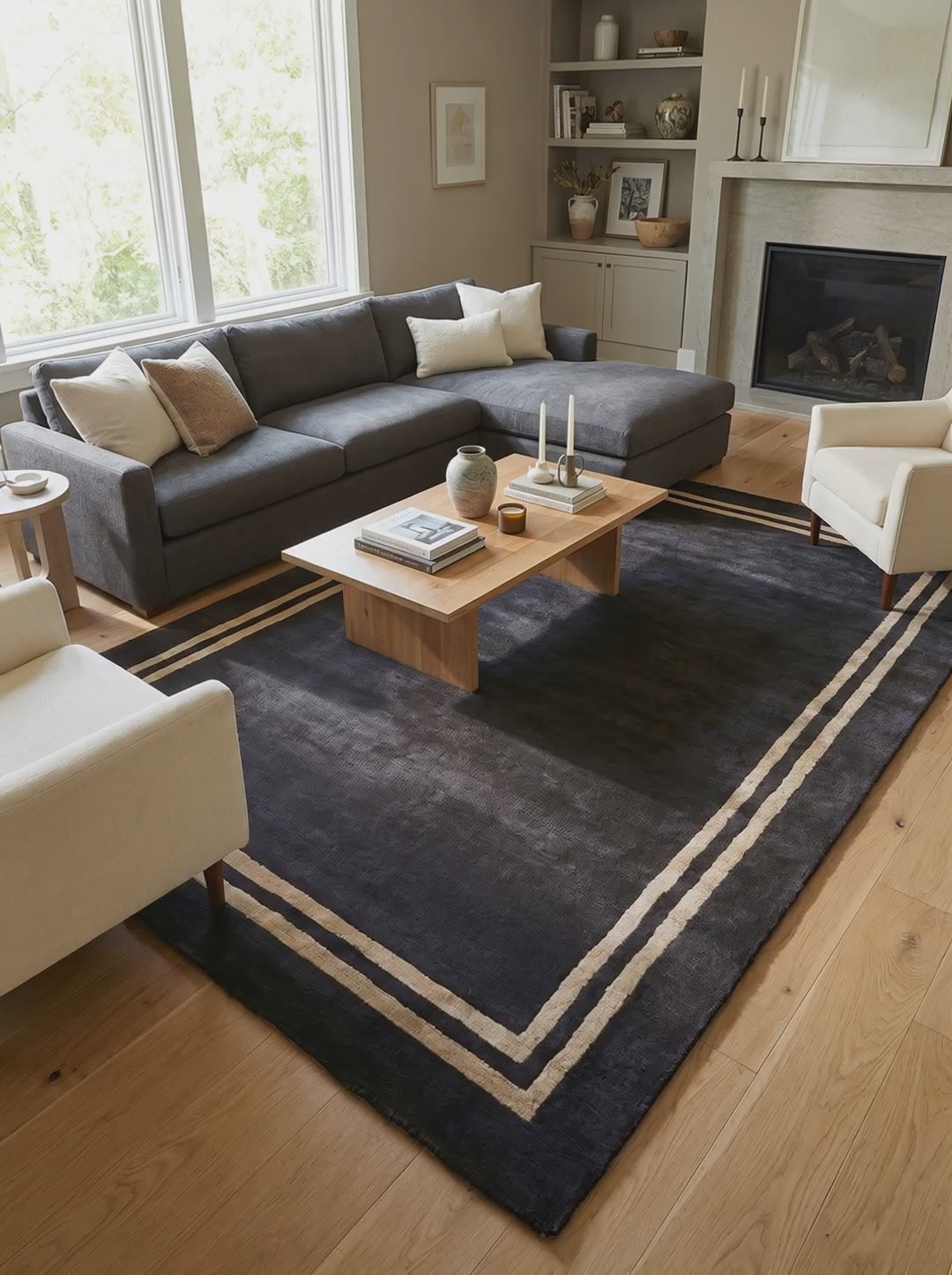 Charger la vidéo : Tapis Viscose Noir &amp; Doré - Imperio