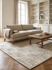 Wollteppich Elfenbein & Taupe - Cesto im Wohnzimmer einer renovierten Altbauwohnung mit altem Eichenparkett