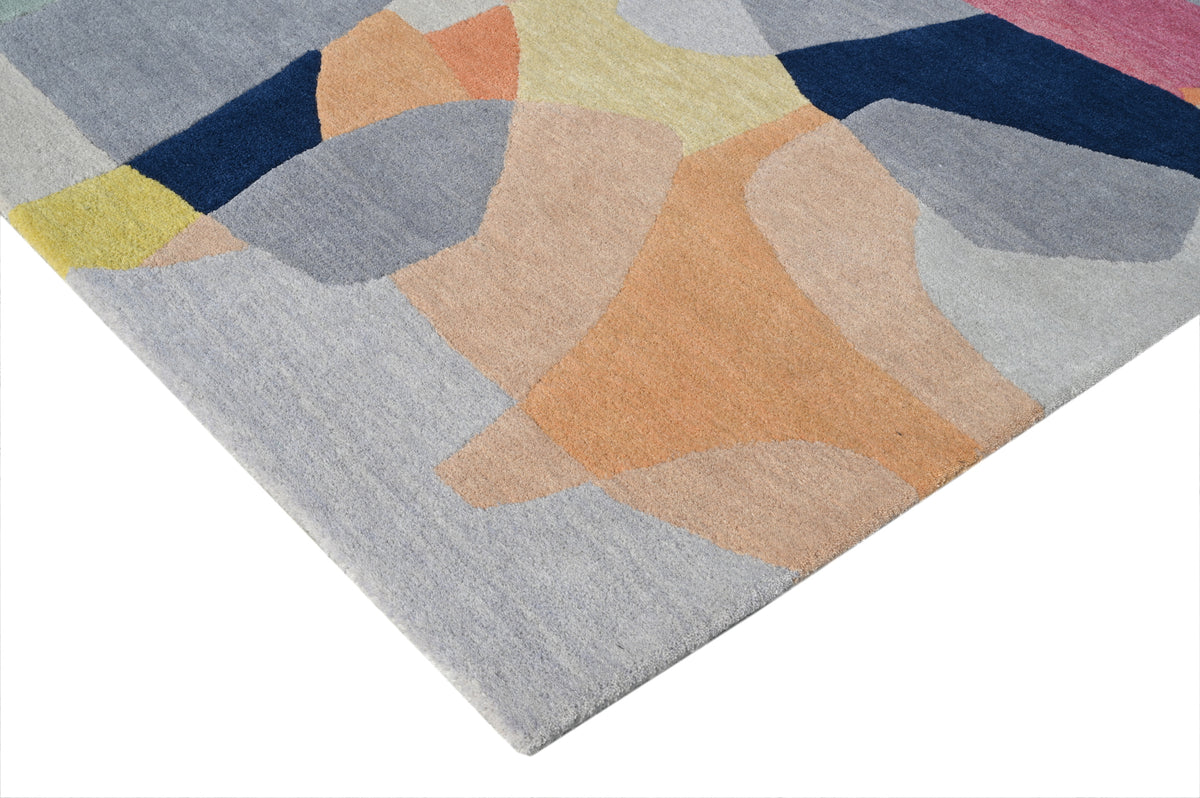 La texture d'un tapis en laine fait main, avec ses motifs abstraits multicolores et la douceur de ses fibres