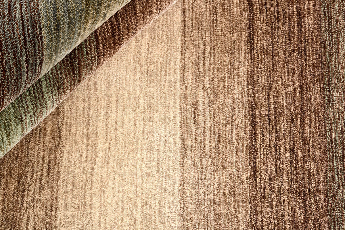 Sage & Burgundy 100% Wool Rug - Tramonto, detail of the weave