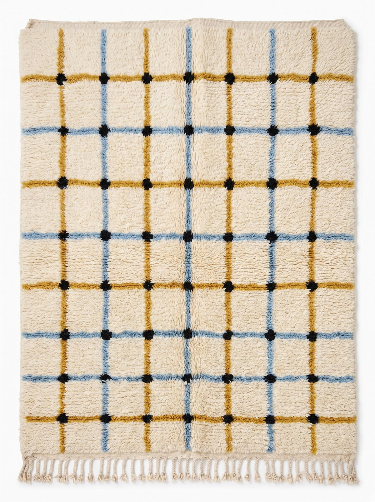 Tapis berbère à carreaux blanc et moutarde Tafrin vu à plat, champ à poil long, fond ivoire, grille régulière