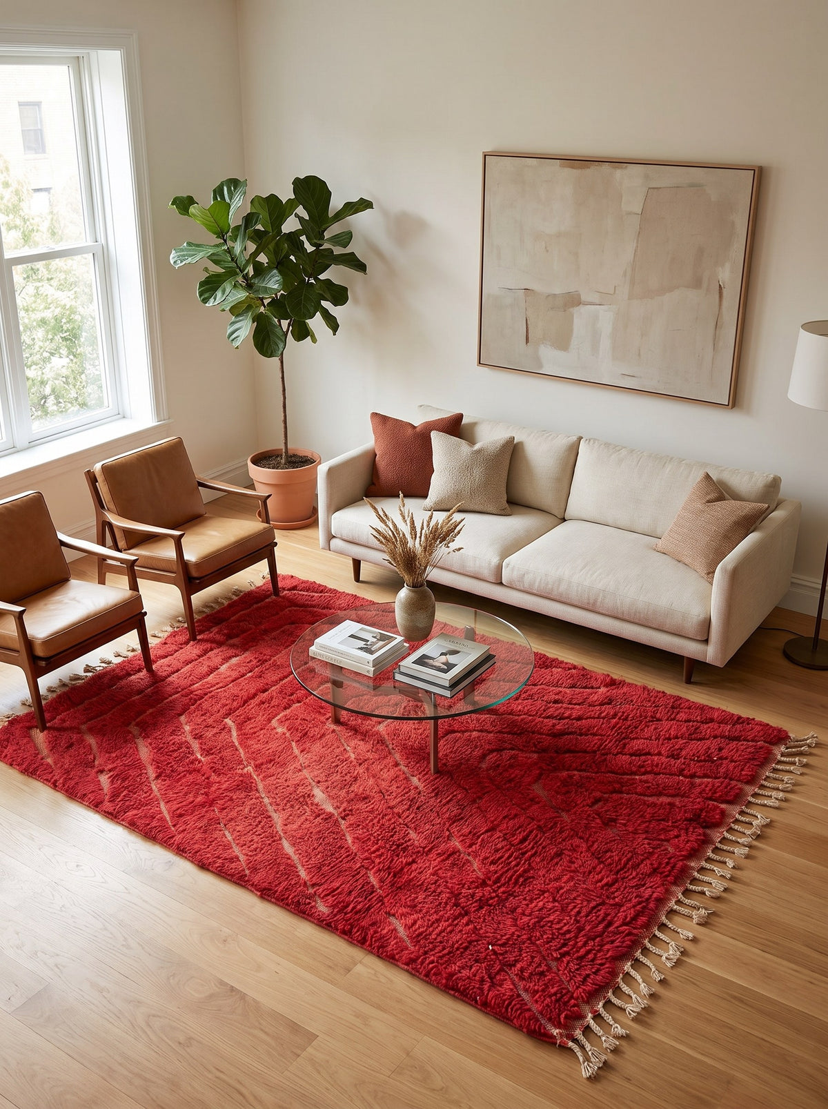 Tapis berbère à chevrons rouge Midrane dans un autre salon, noué main au Maroc