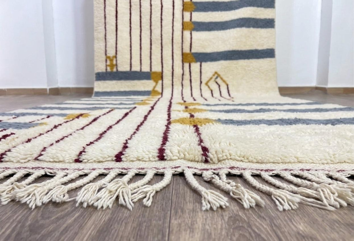 Gros plan sur les franges du tapis berbère Adlis, attache des franges et dernière rangée de nœuds