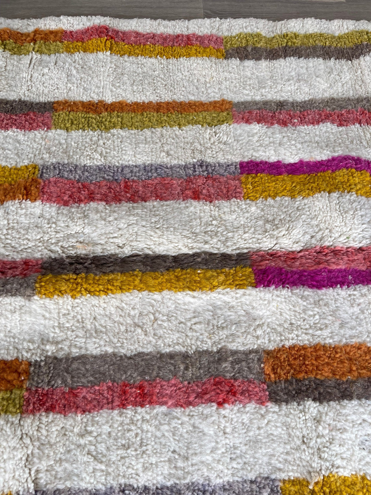 Close-up of the wool of the Fenzar Berber rug, tight knots and the pattern outline up close