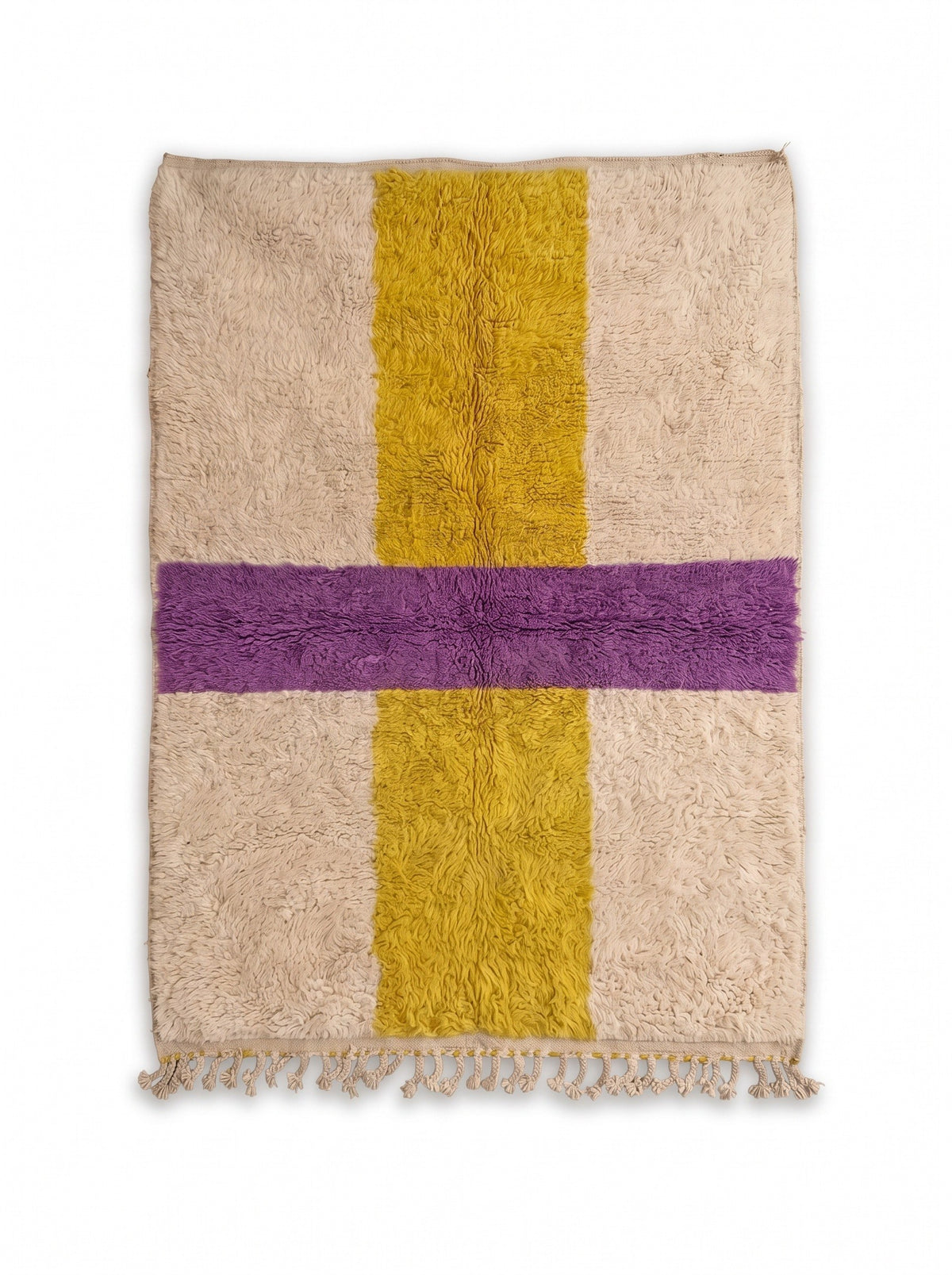 Tapis berbère coloré blanc et jaune Tahala vu à plat, fond écru, une large bande jaune verticale au centre