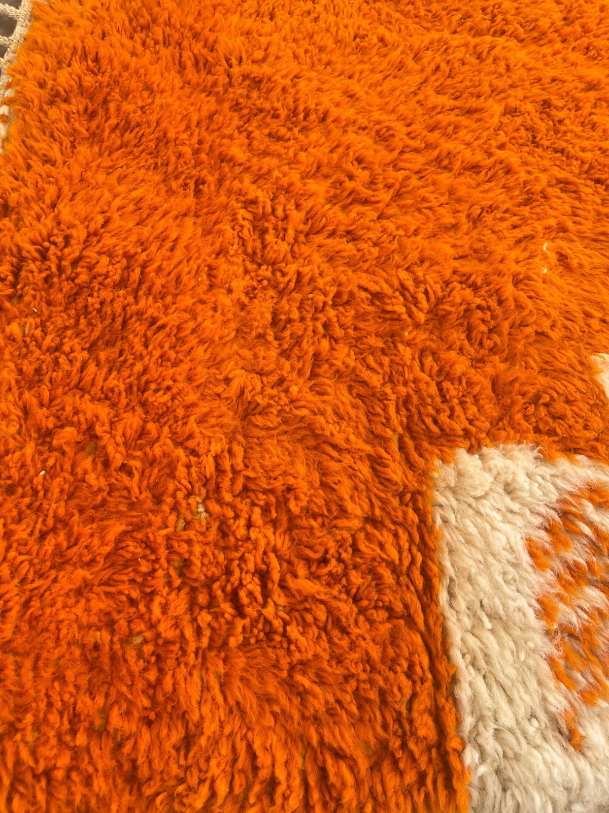 Close-up of the wool of the Azghal Berber rug, texture of the natural wool and shades of the pile