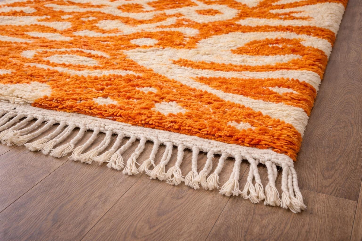 Close-up of the fringes on the Todgha Berber rug, ecru, knotted at the bottom only, tied by hand