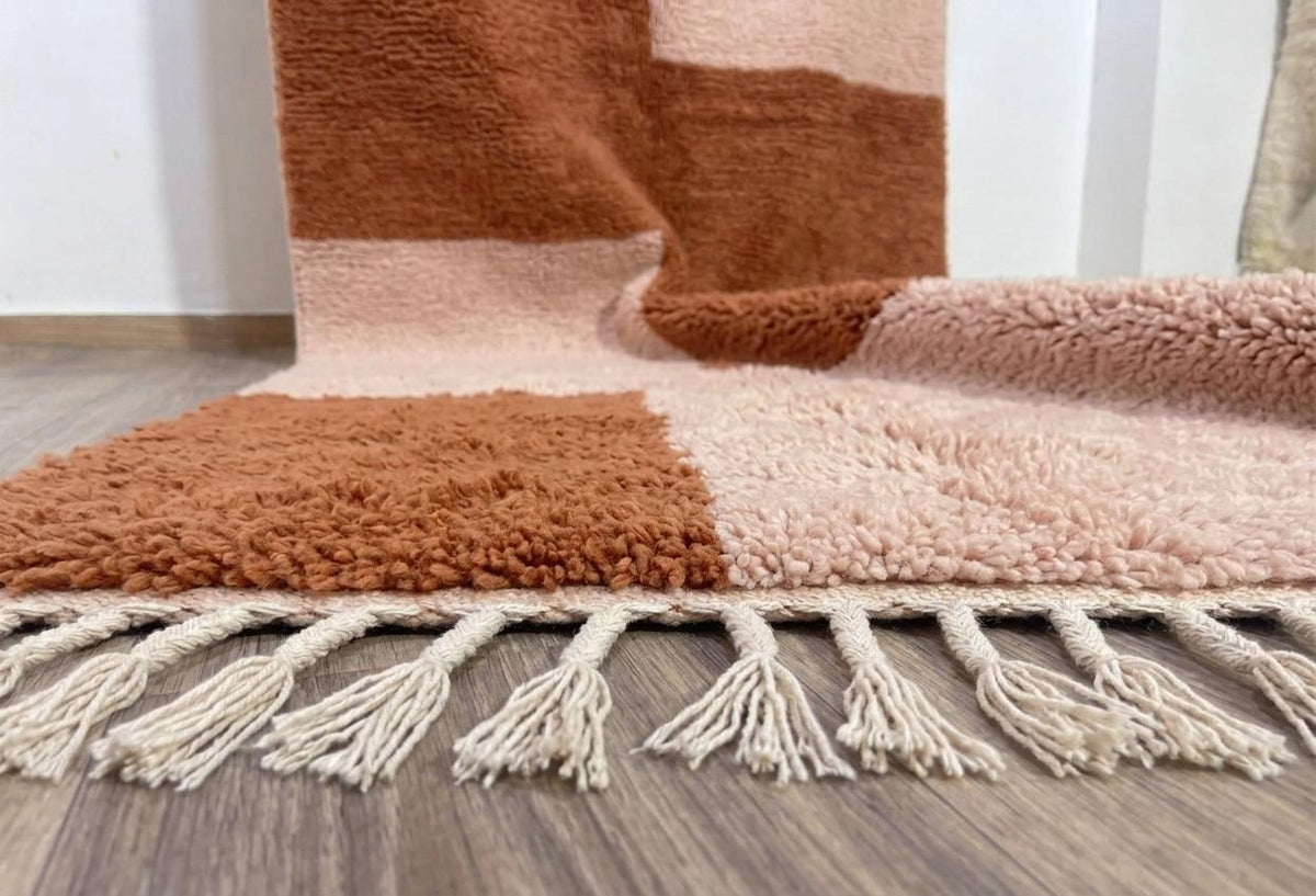 Close-up of the fringes on the Tamzoun Berber rug, ecru, knotted by hand