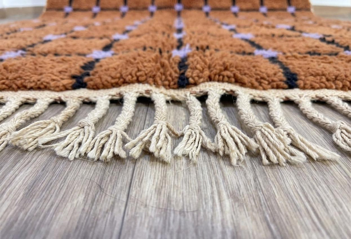 Close-up of the fringes on the Tirfalt Berber rug, ecru, at the bottom, knotted by hand