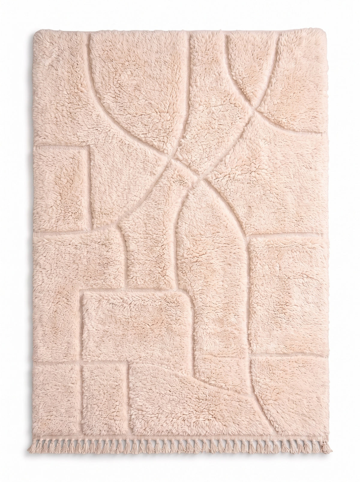 Tapis berbère en relief blanc Tamelelt vu à plat, laine écrue épaisse, franges écrues nouées en bas seulement