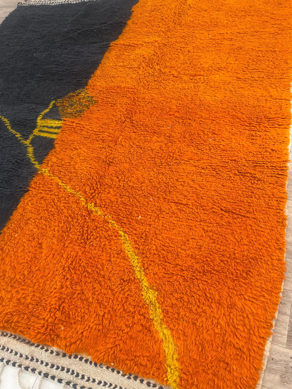 Close-up of the wool of the Fezouata Berber rug, natural wool texture and shading in the pile