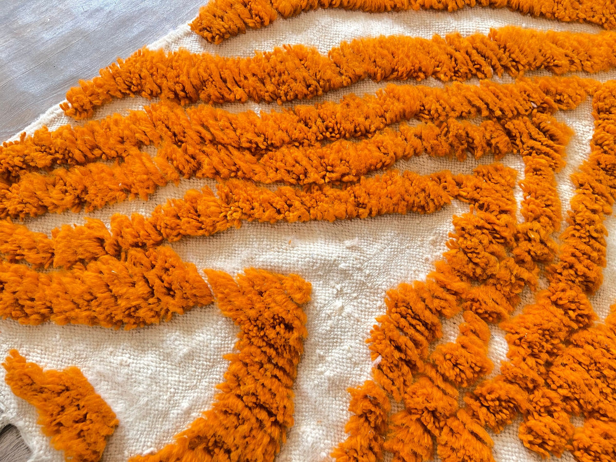 Close-up of the wool of the Tazemurt Berber rug, tight knots and the line of the motif up close