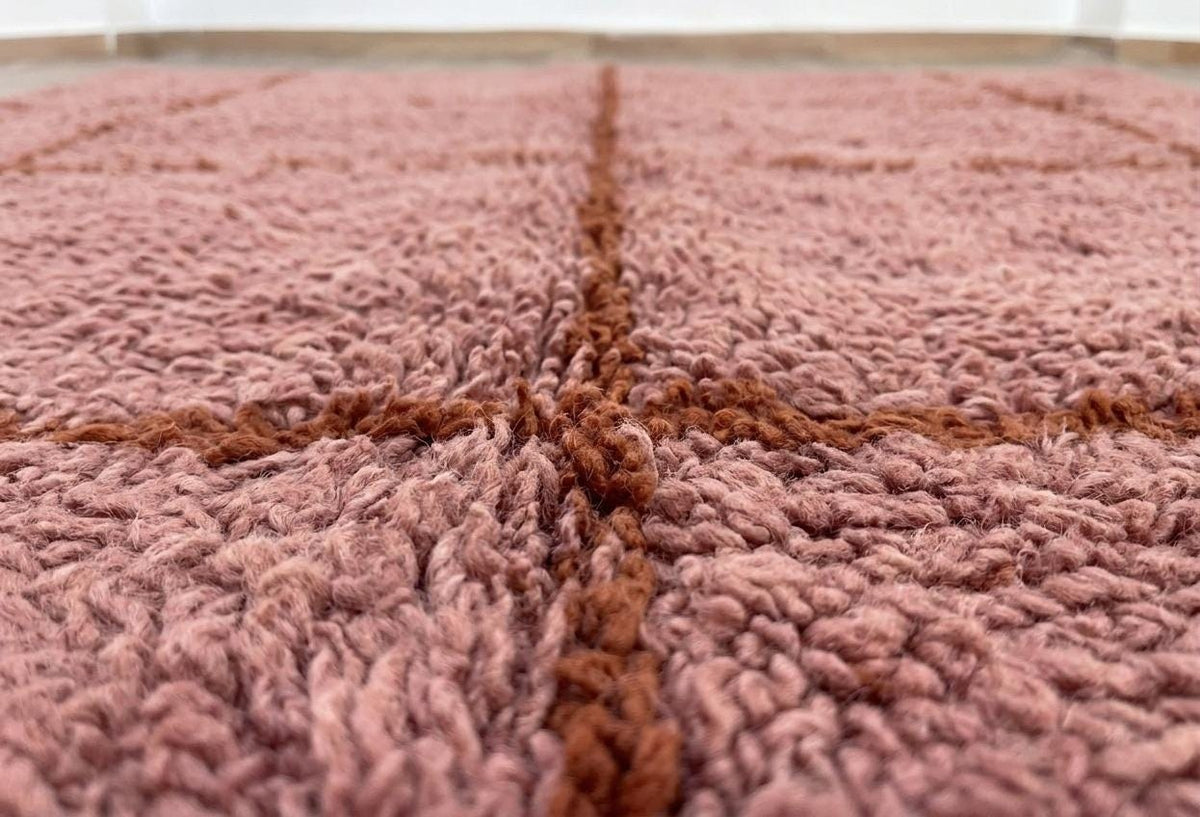Close-up of the wool of the Imassine Berber rug, long-pile sheep's wool in pink and rust