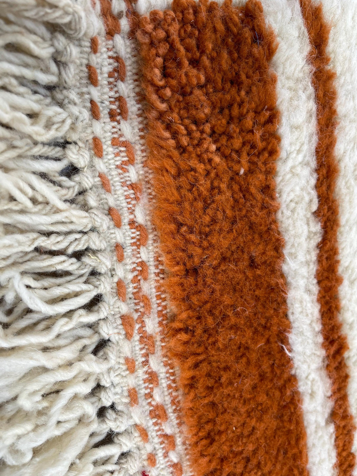 Close-up of the fringes on the Haouza Berber rug, fringe attachment and last row of knots