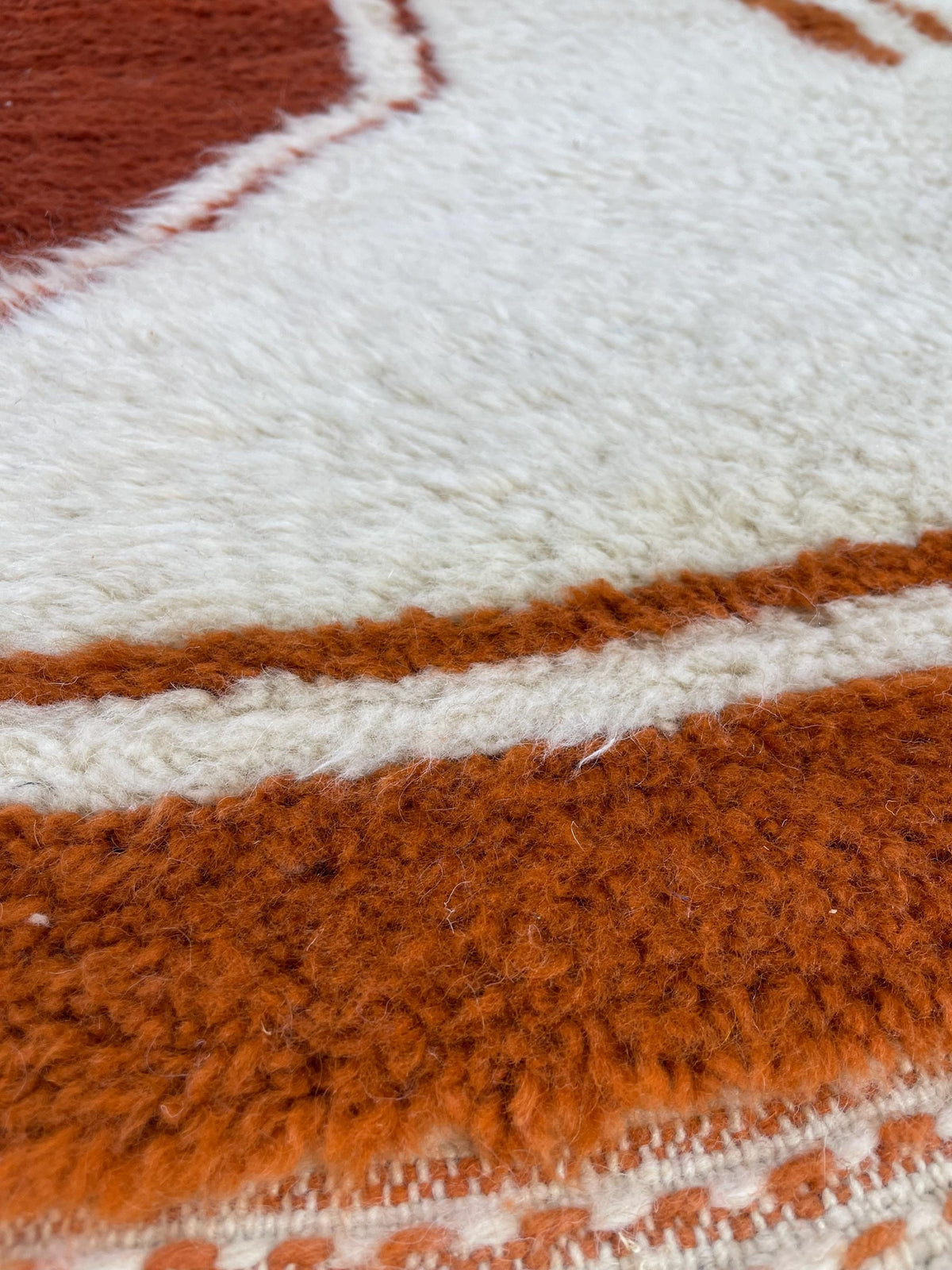 Close-up of the wool of the Haouza Berber rug, tight knots and the pattern's outline up close