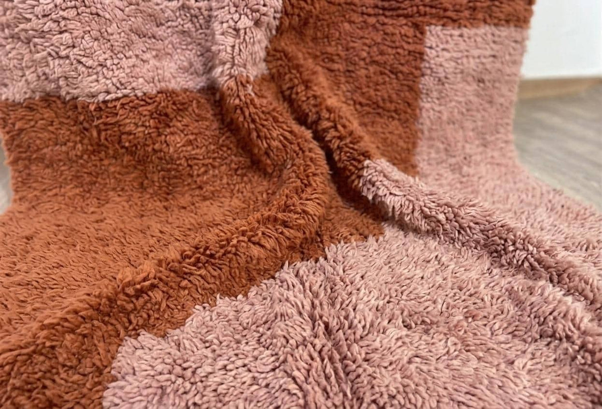 Close-up of the wool of the Tarmizt Berber rug, tight knots and the outline of the pattern up close