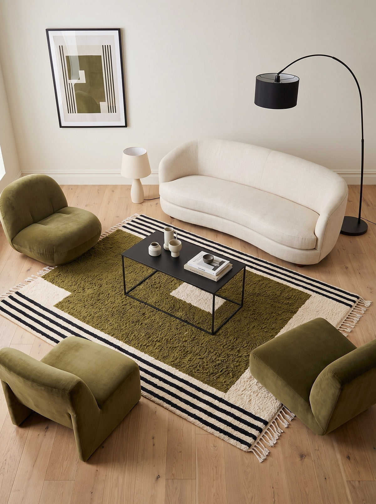 Tapis berbère graphique vert olive Angour dans un salon, noué main au Maroc