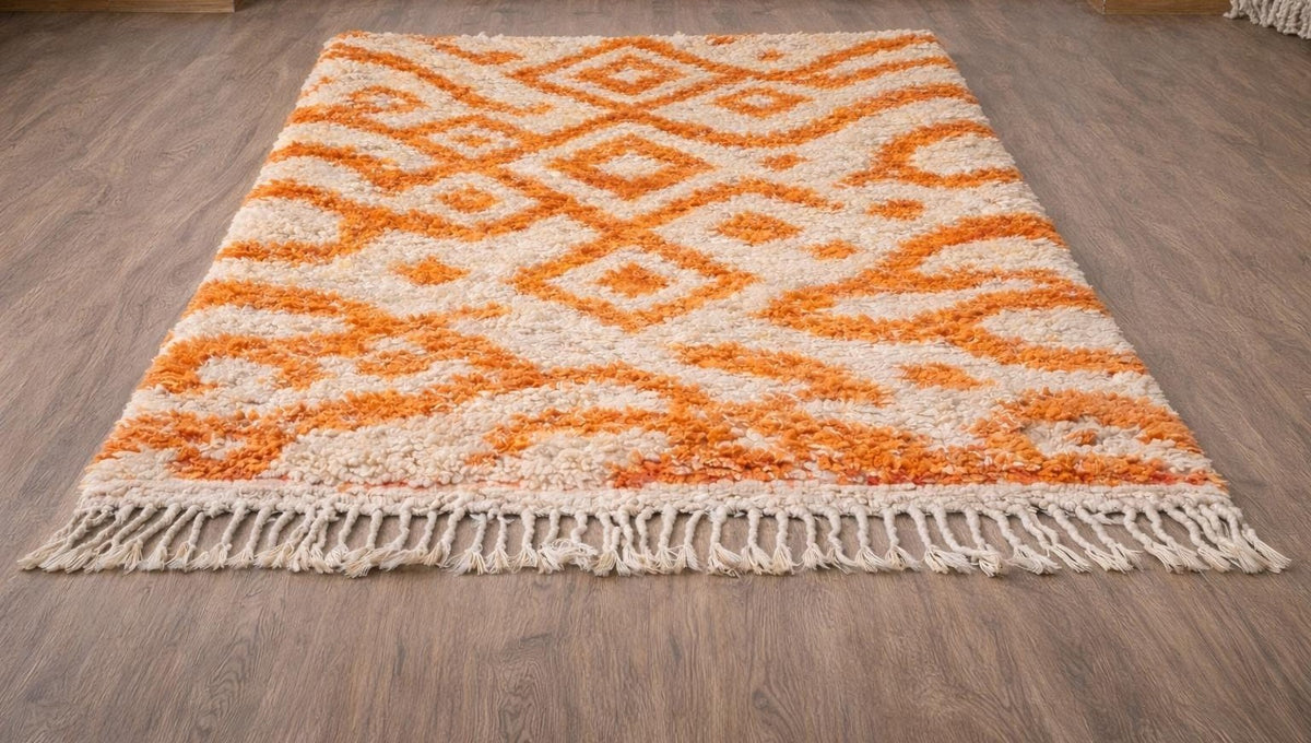 Remlia Berber rug, Azilal style, in white and orange, on the floor, seen from the side, hand-knotted in Morocco