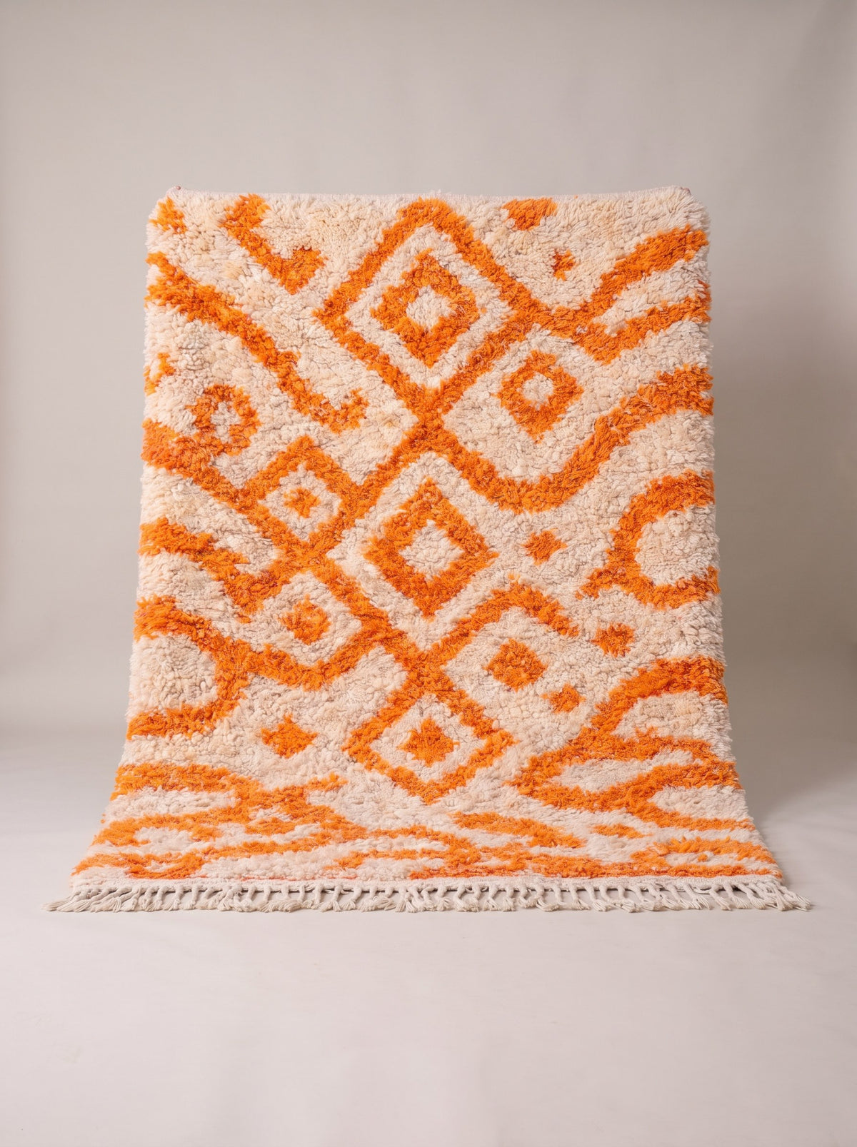 Remlia Berber rug, Azilal style, in white and orange, hanging, one of a kind, hand-knotted in Morocco