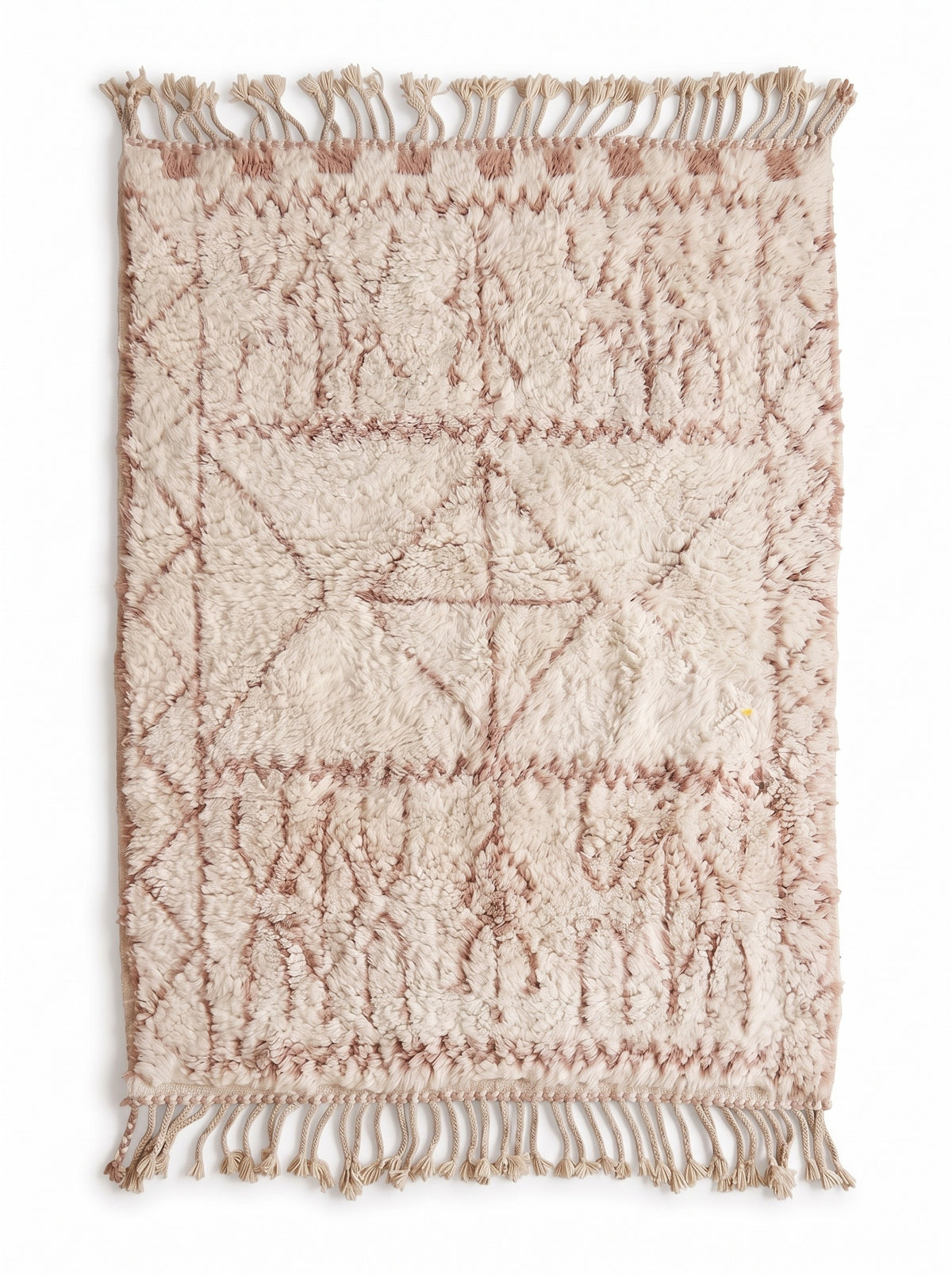 Tapis berbère style Beni Ouarain blanc et rose Timoulay vu à plat, écru à poil long, fines lignes brun rosé