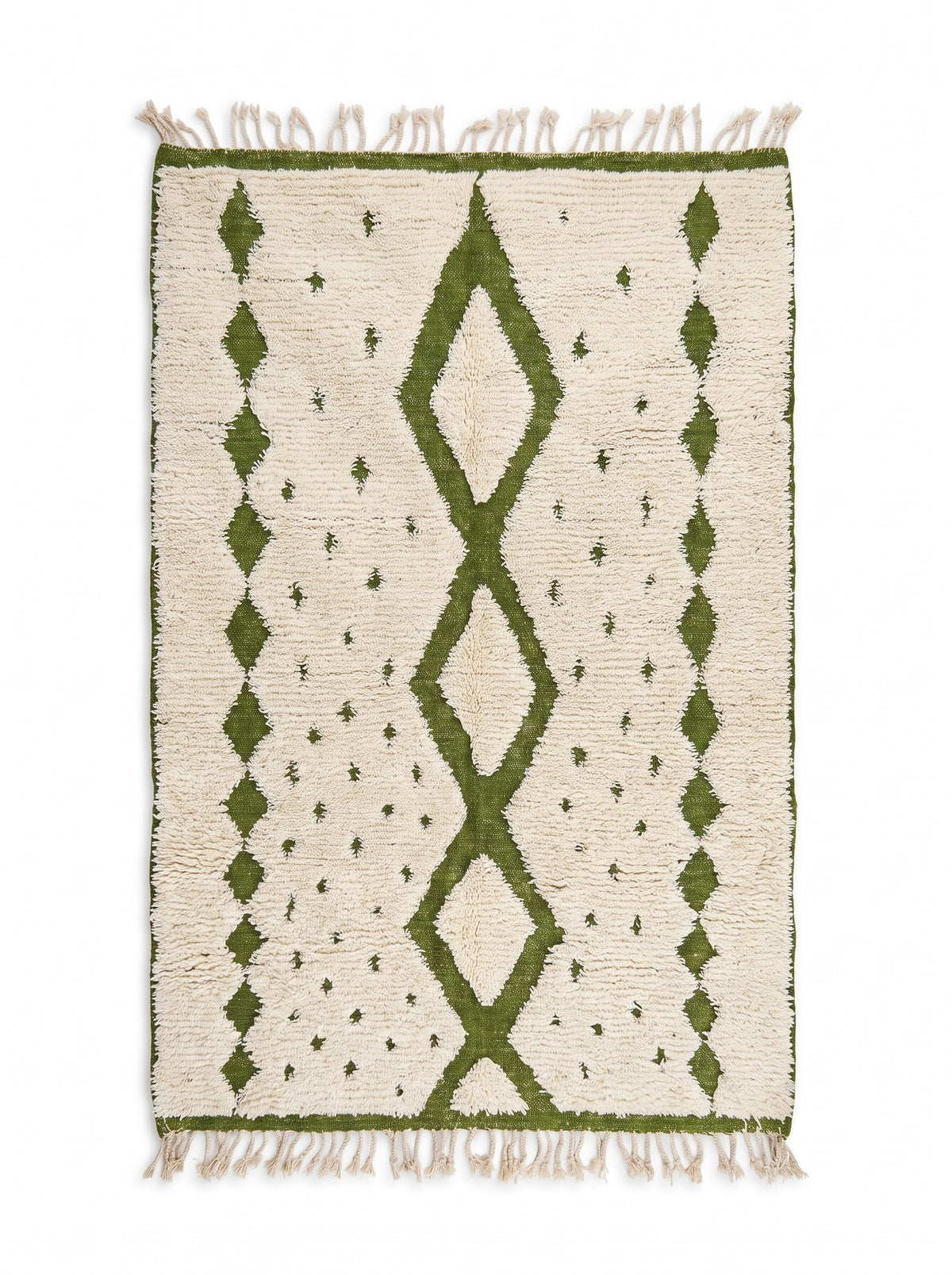 Tapis berbère style Beni Ouarain blanc et vert Tahanaout vu à plat, fond ivoire à poil long sur trame verte, franges écrues
