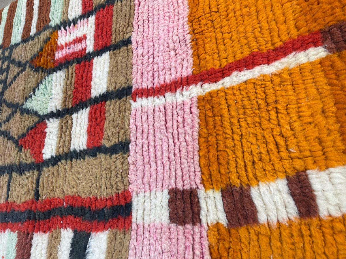 Close-up of the wool of the Tifuraz Berber rug, tight knots and the outline of the motif up close