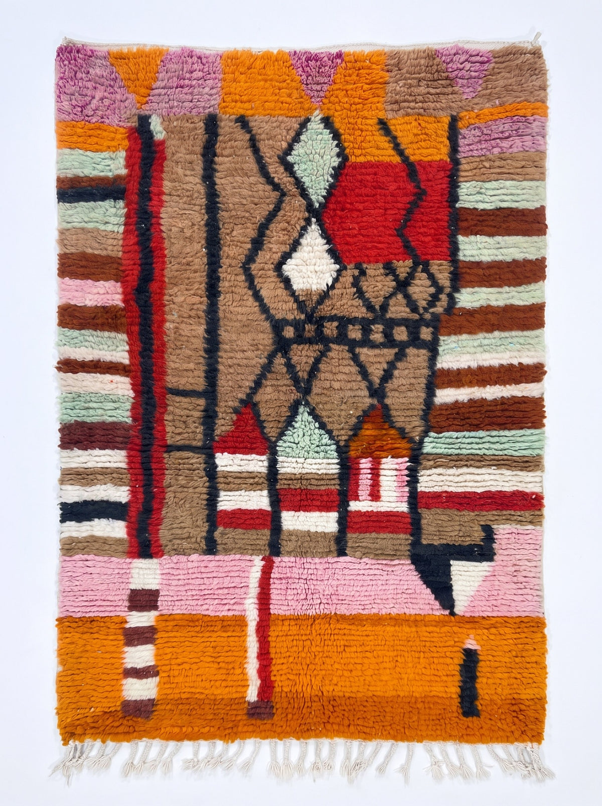 Multicoloured Tifuraz Berber rug, Boujad style, laid flat, light brown centre with black lattice, white fringes at the bottom