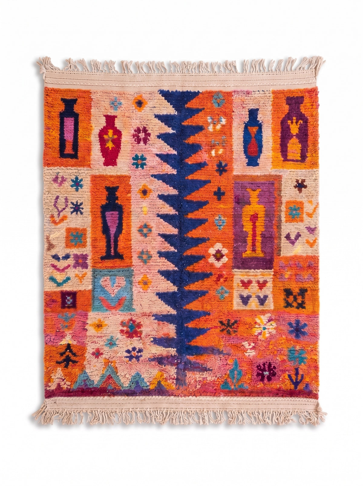 Tapis berbère style Boujad orange et bleu Tafilalt vu à plat, zigzag bleu marine vertical en arête du haut en bas, franges écrues