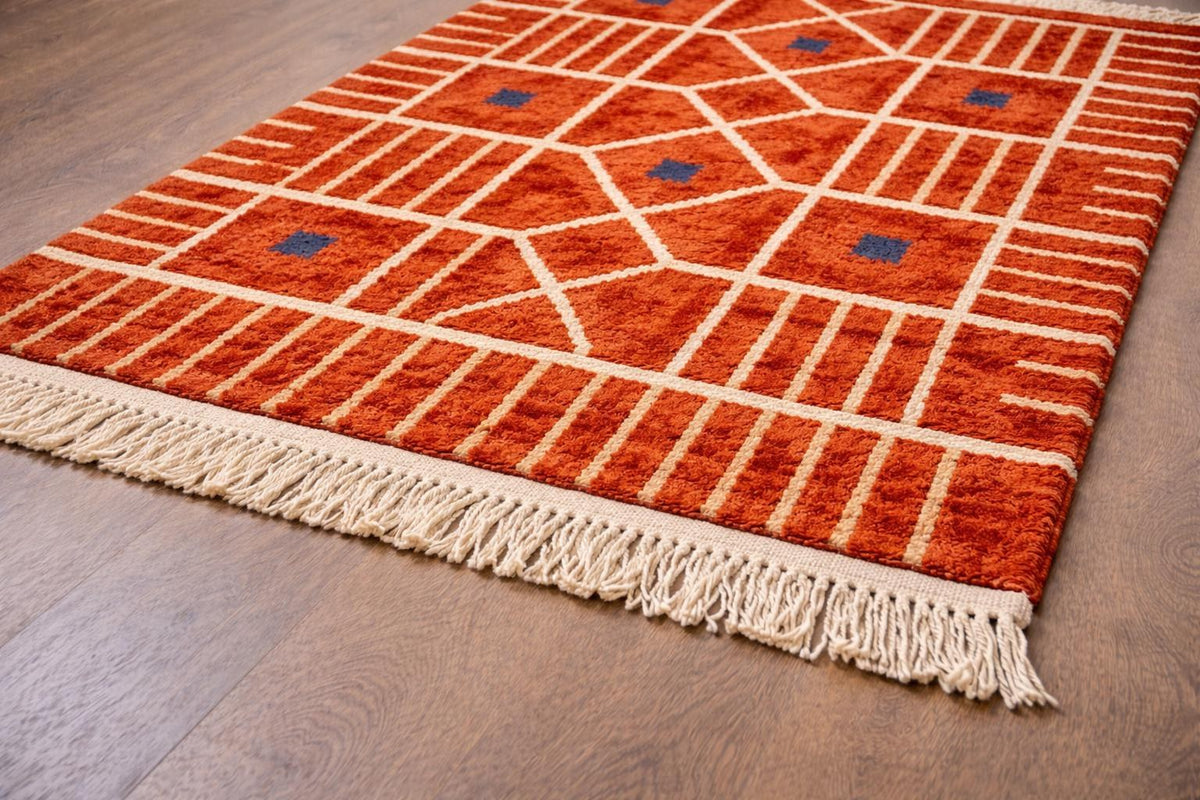 Close-up of the fringes on the Tiznit Berber rug, ecru, at the bottom only, knotted by hand