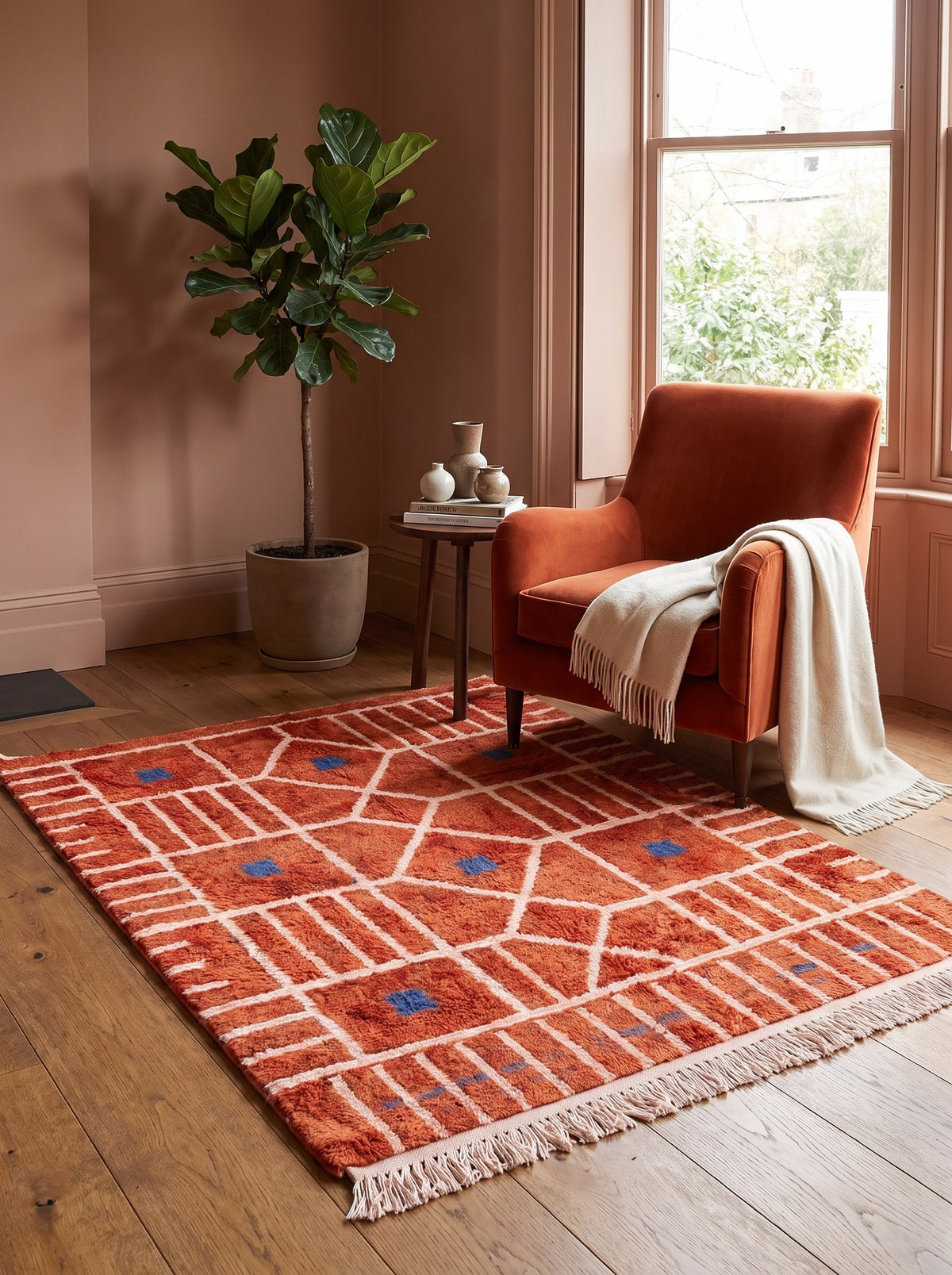 Tiznit Berber rug, Boujad style, in terracotta, in a reading nook, hand-knotted in Morocco