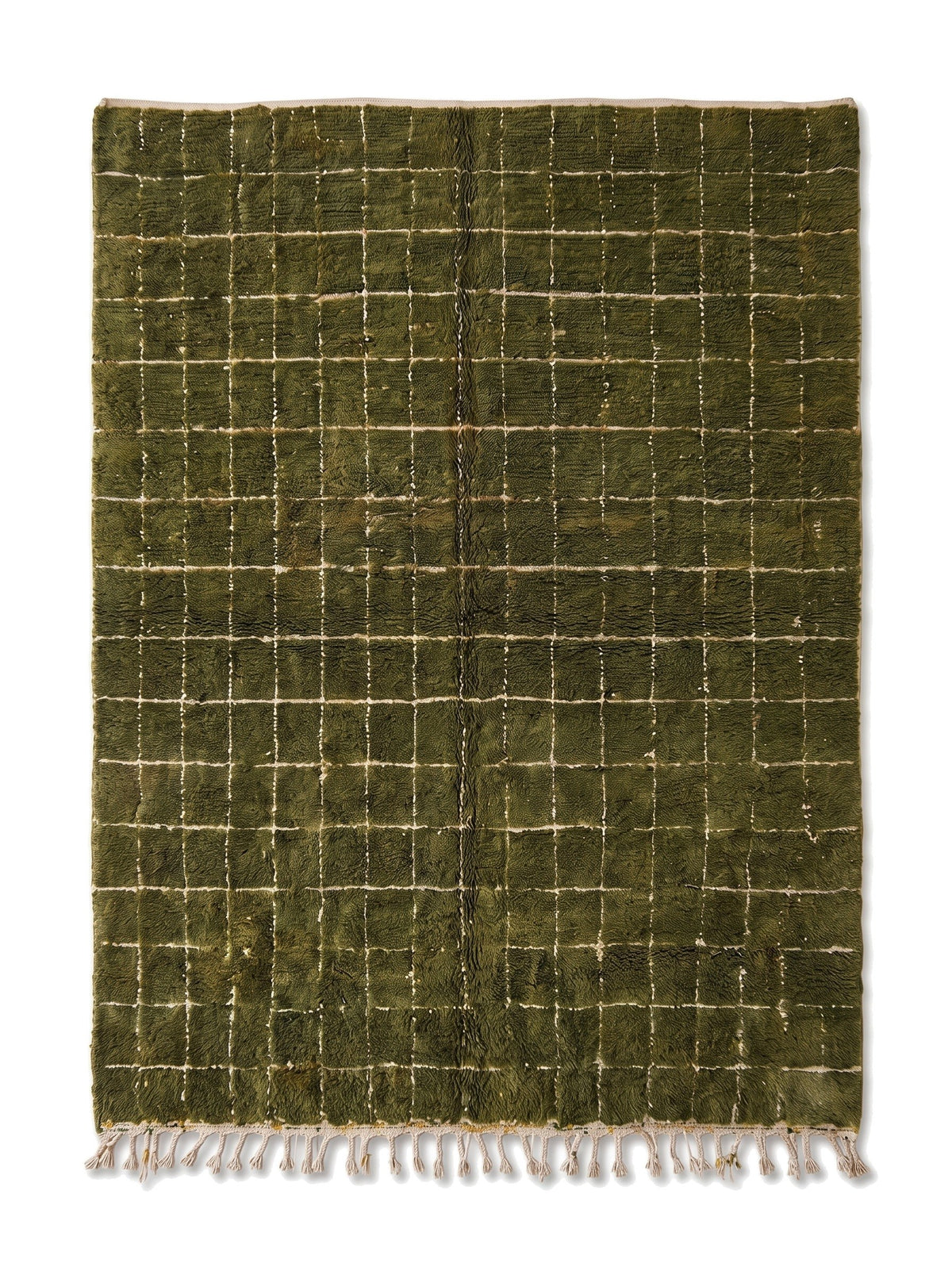 Tapis berbère style Mrirt vert olive Arbaoua vu à plat, champ vert olive profond quadrillé de fines lignes écrues irrégulières