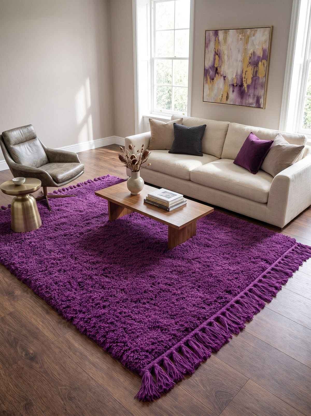Tapis berbère uni violet prune Tazart dans un autre salon, noué main au Maroc