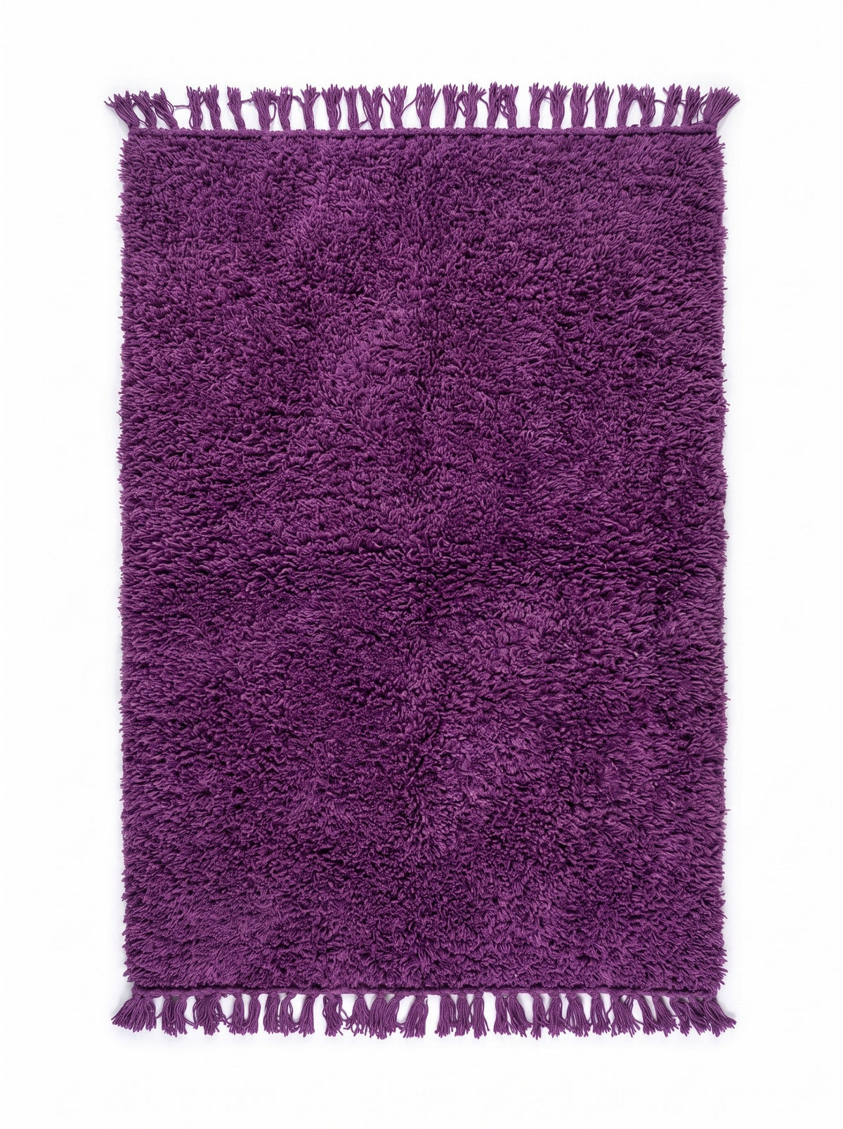 Tapis berbère uni violet prune Tazart vu à plat, uni violet prune sur tout le champ