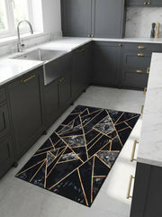 Tapis rectangulaire noir à motifs géométriques dorés et marbrés gris-blanc, posé sur le sol d'une cuisine moderne