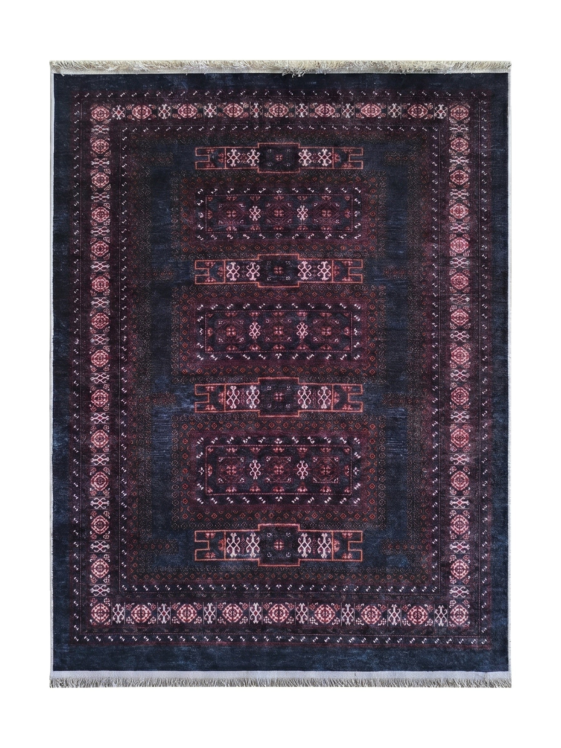 Tapis à motifs géométriques bordeaux et rosés sur un fond bleu marine profond, orné de franges claires