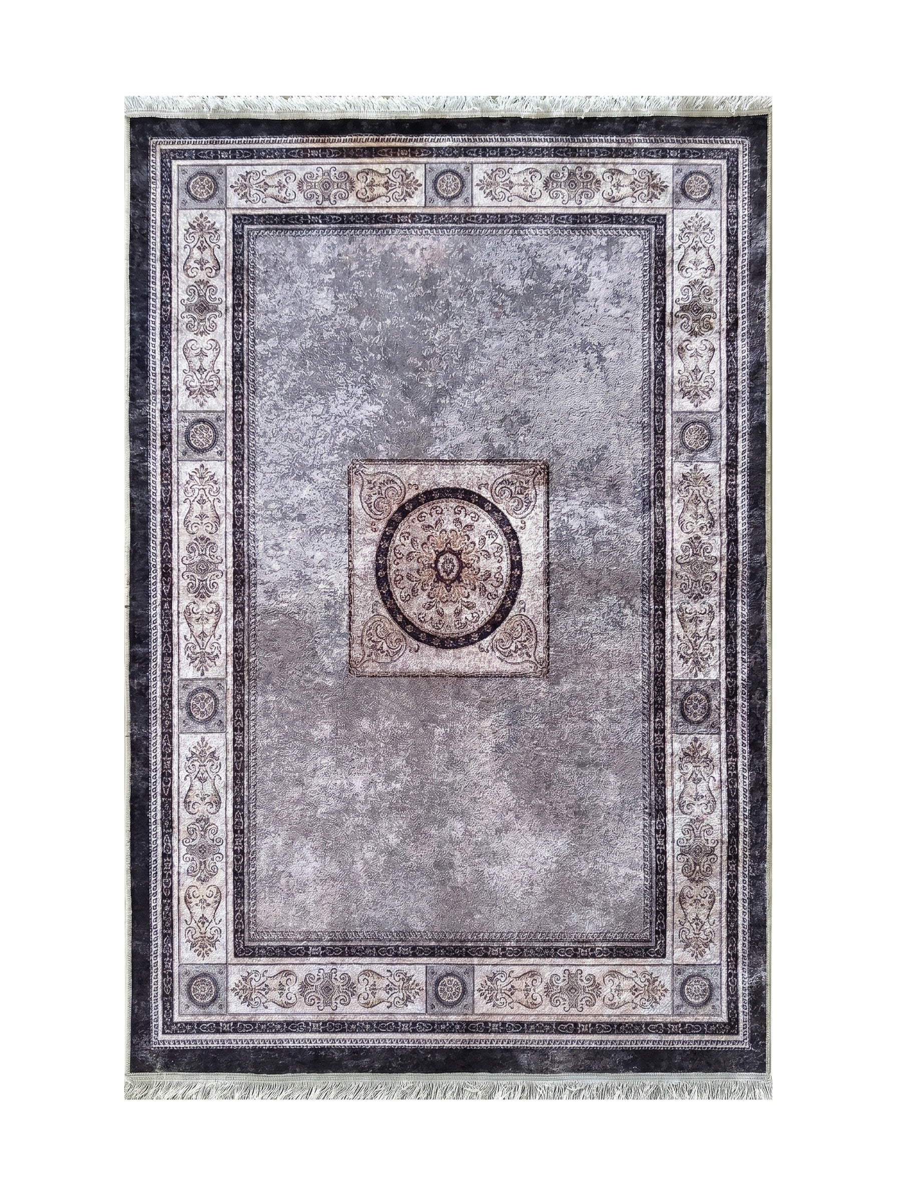 Tapis rectangulaire gris avec un motif central en médaillon et une bordure ornée de volutes et motifs géométriques noirs et beiges