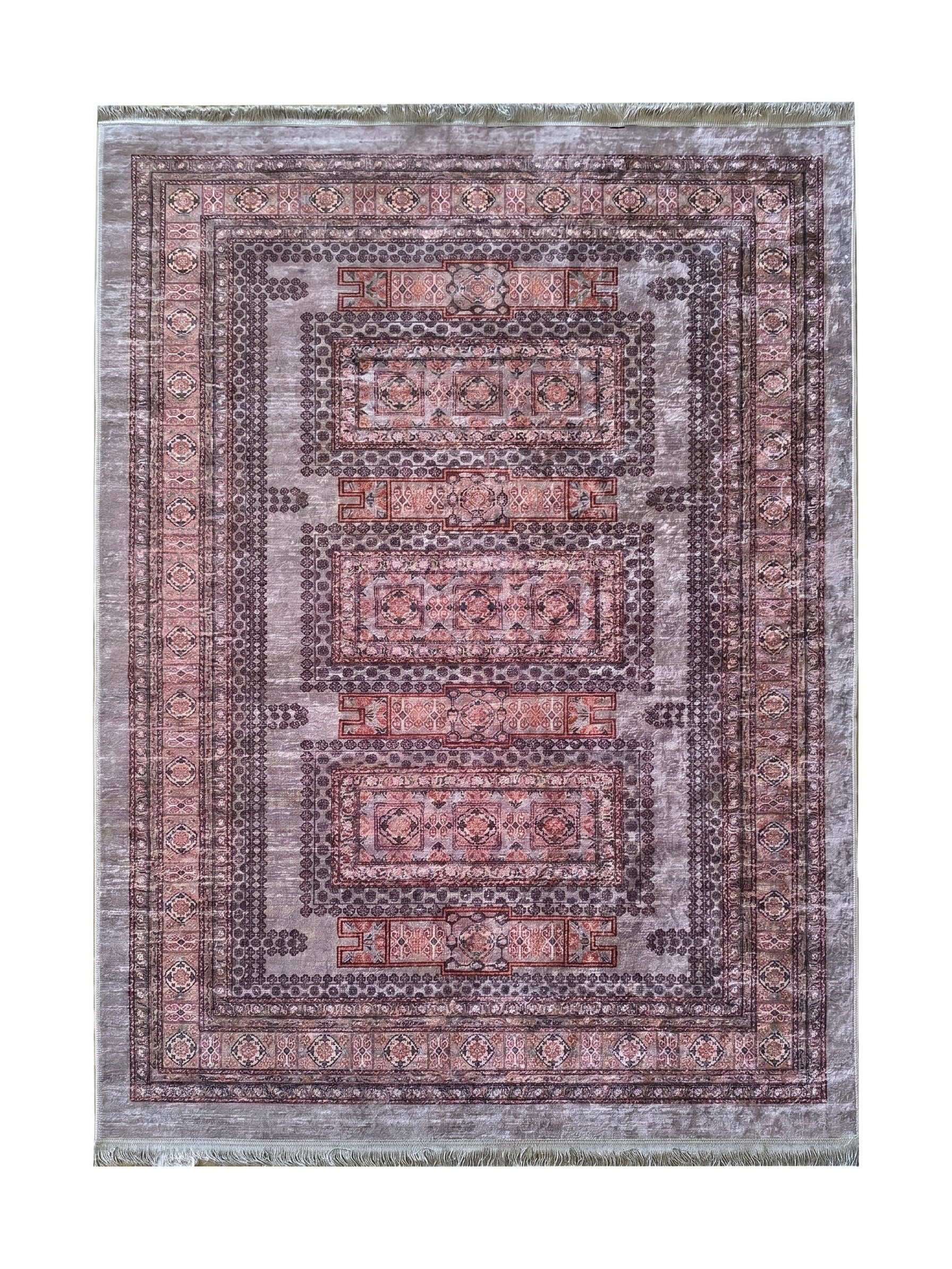 Tapis rectangulaire aux motifs géométriques complexes en gris, rouge, terracotta et noir, encadrés de bordures. Des franges sont visibles