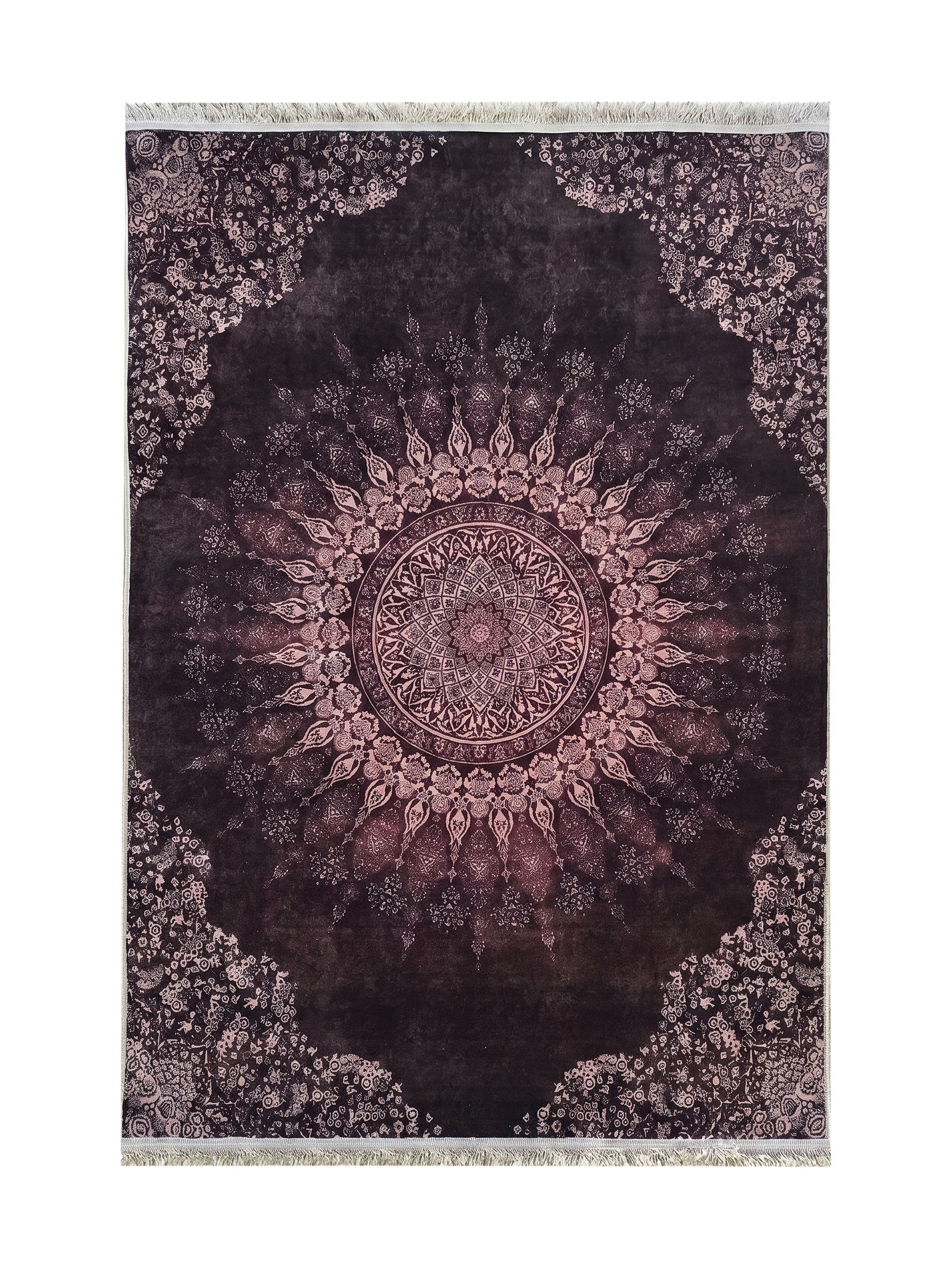 Tapis sombre à motifs orientaux élaborés, avec un médaillon central et des bordures florales crème et roses, à la texture veloutée et des franges claires