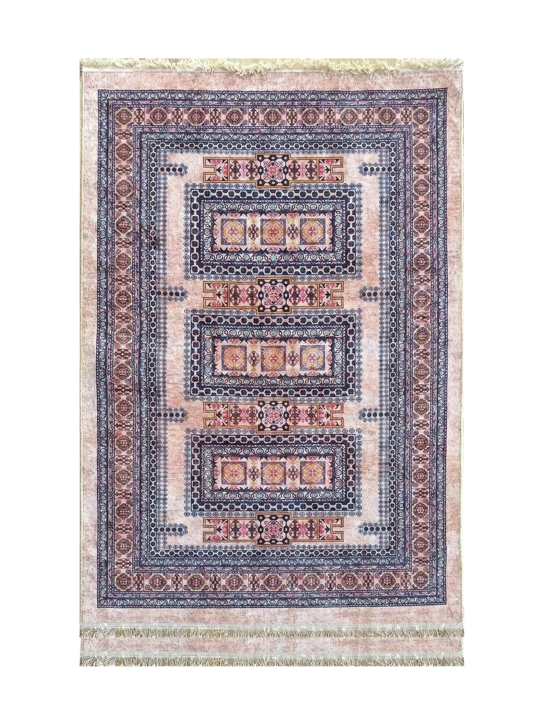 Tapis rectangulaire aux motifs géométriques complexes. Fond beige rosé, bordures et panneau central ornés de bleu, rose et jaune. Franges claires