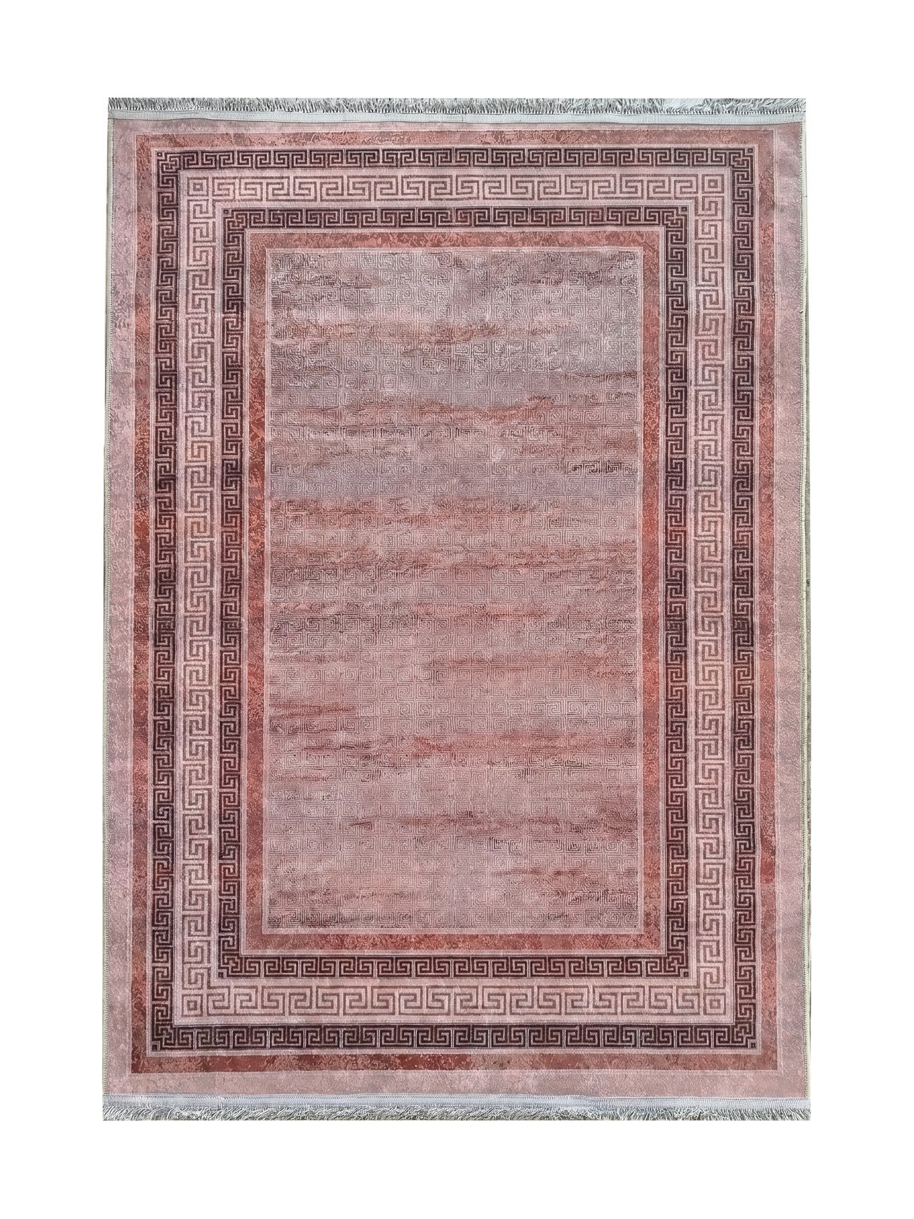 Tapis rectangulaire rose poudré et bordeaux. Le champ central texturé est encadré de bordures à motifs de méandres grecs, avec des franges claires