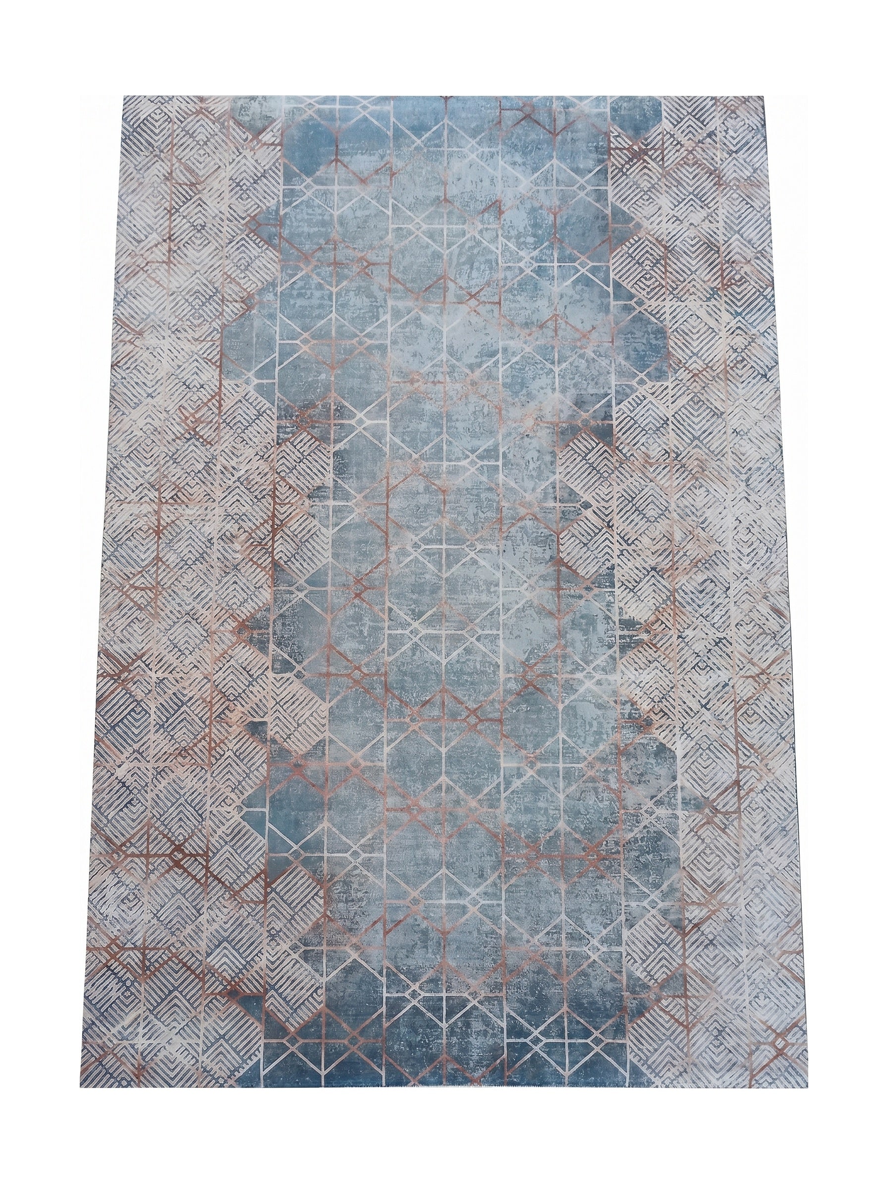 Tapis bleu-gris texturé avec un motif géométrique de croisillons cuivrés et crème au centre, et des chevrons sur les bords
