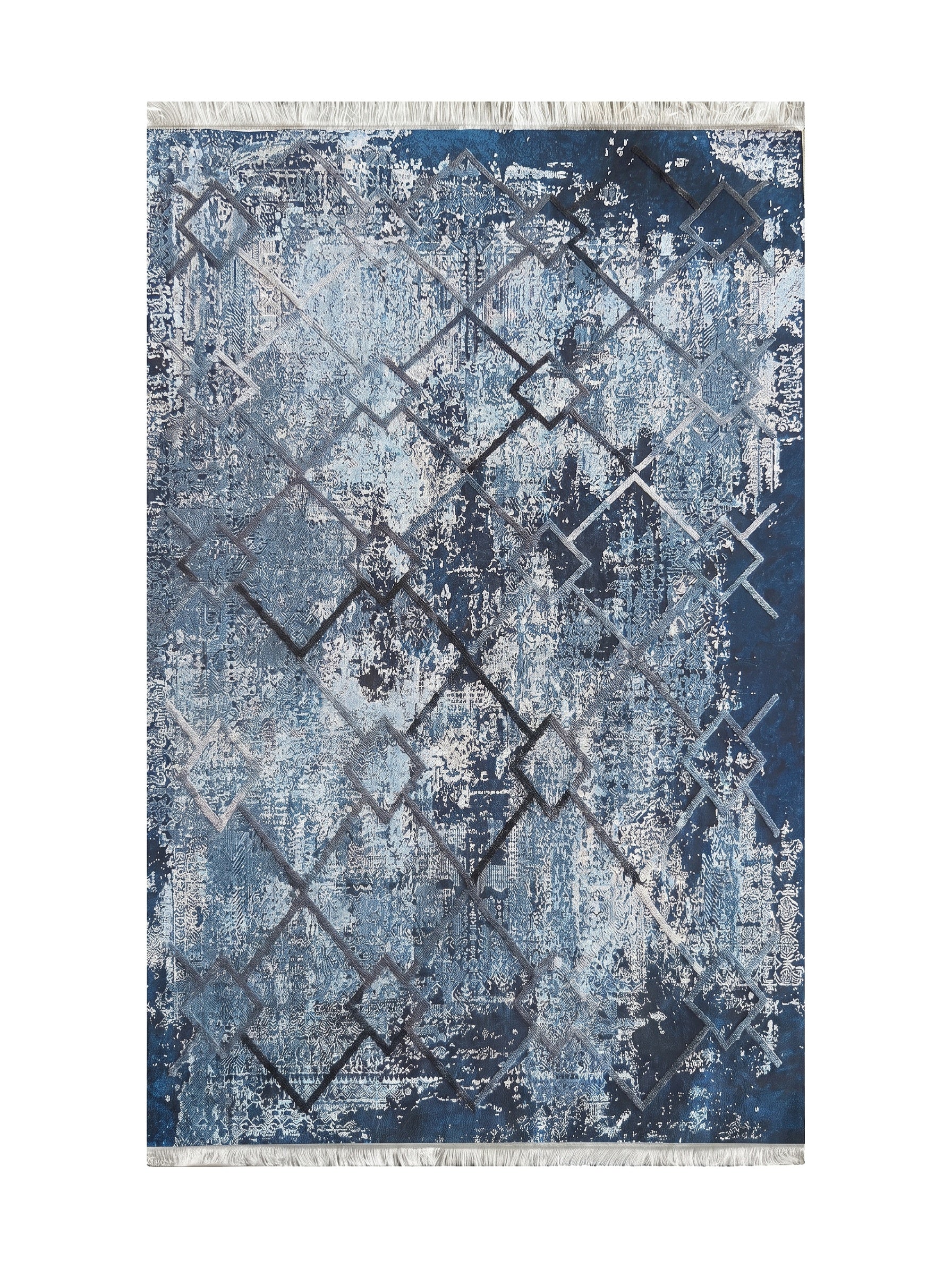 Tapis textile bleu et blanc à motifs abstraits et délavés, avec un réseau de losanges géométriques en relief et des franges claires