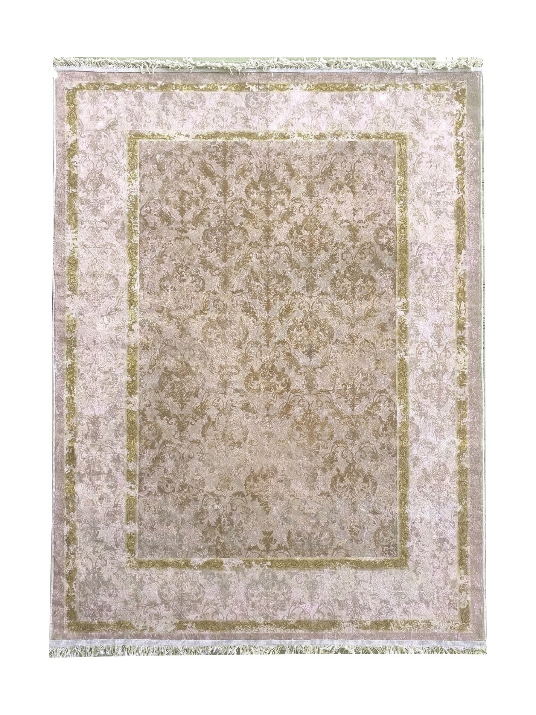 Tapis rectangulaire crème et vert olive avec des motifs floraux classiques de style damassé et une bordure ornée de franges