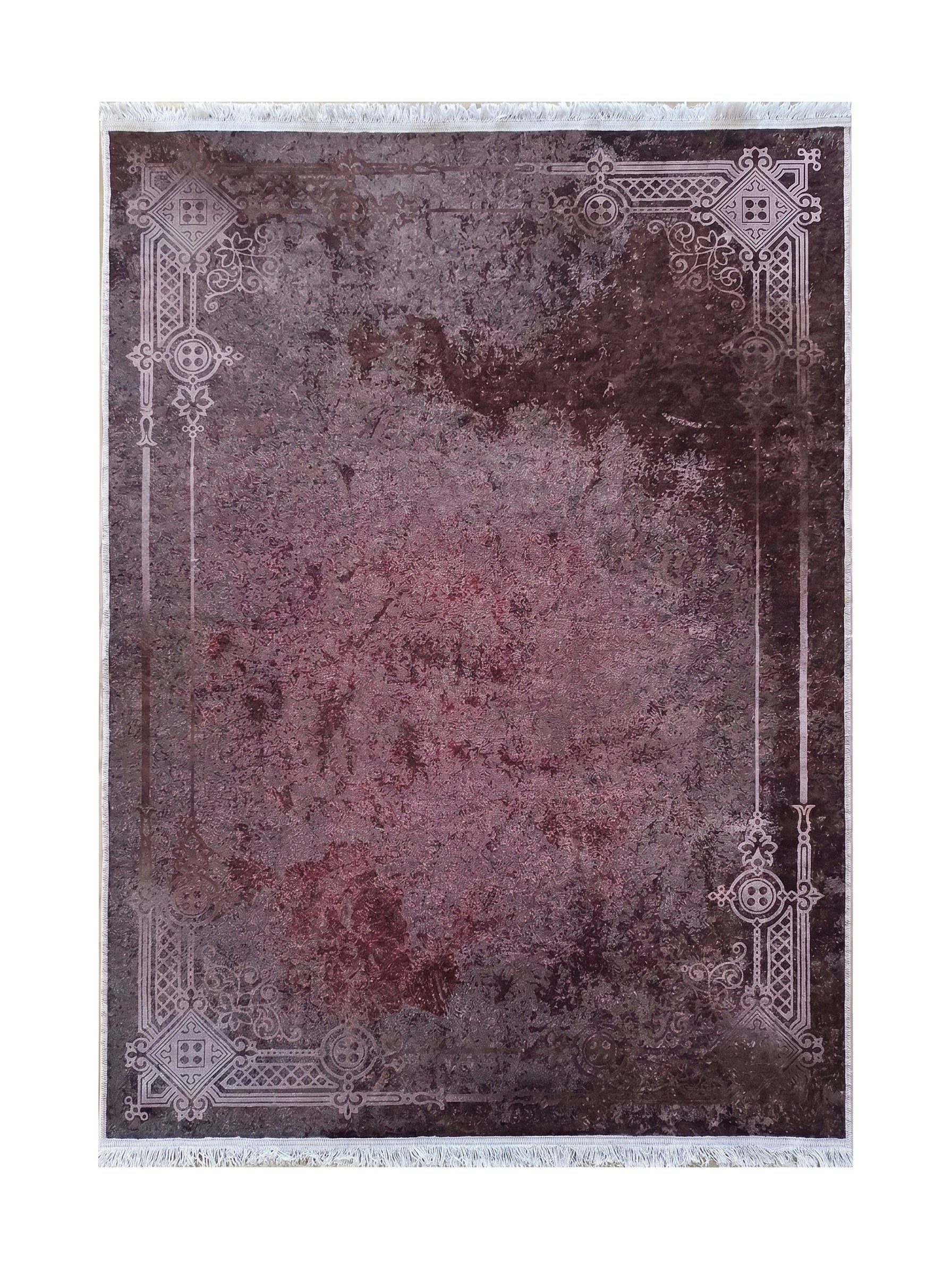Tapis rectangulaire bordeaux patiné, encadré d'une bordure argentée aux motifs géométriques et floraux, avec des franges claires