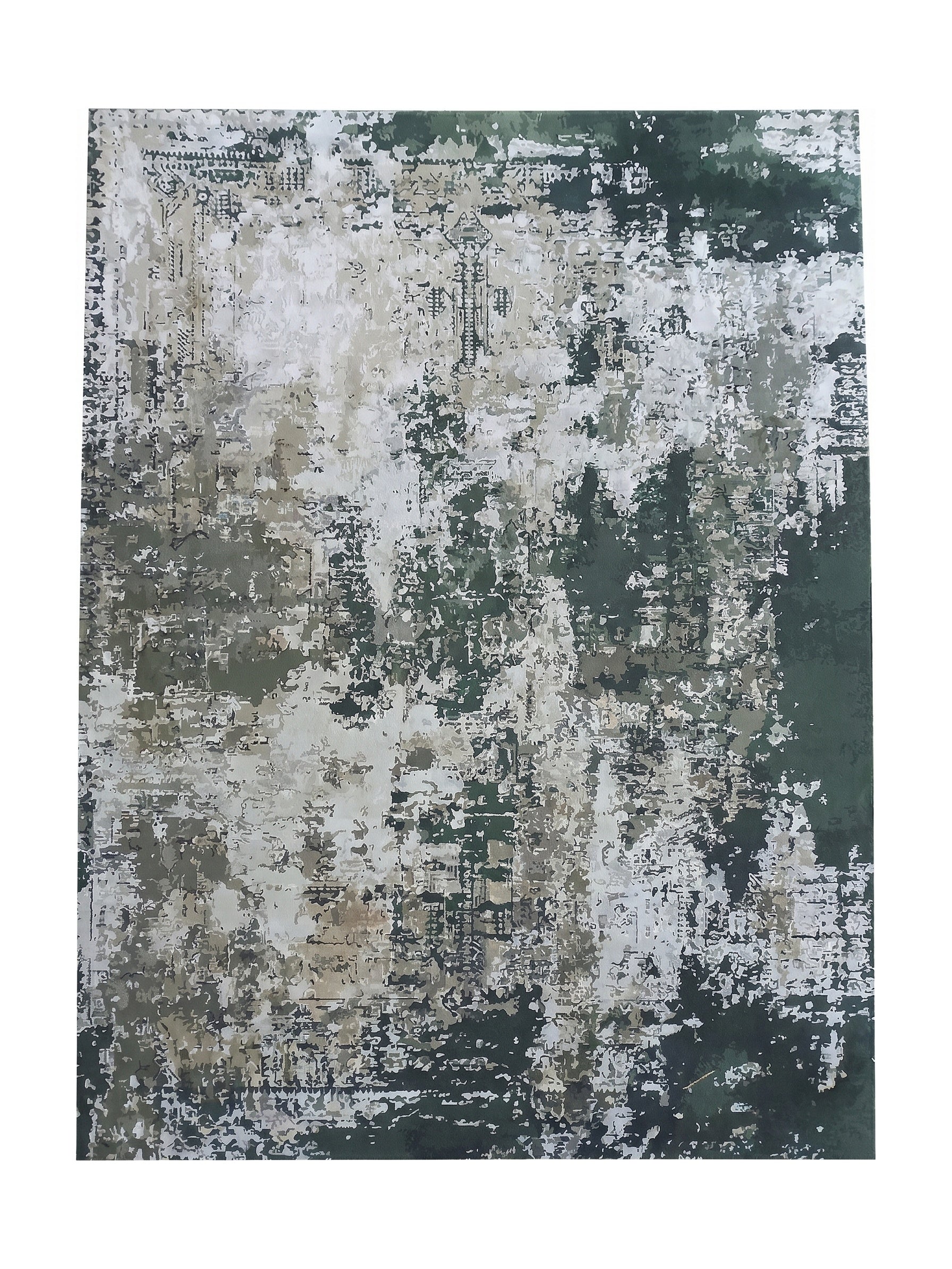 Tapis aux motifs abstraits et irréguliers, présentant des teintes de vert, gris, crème et blanc sur une surface texturée