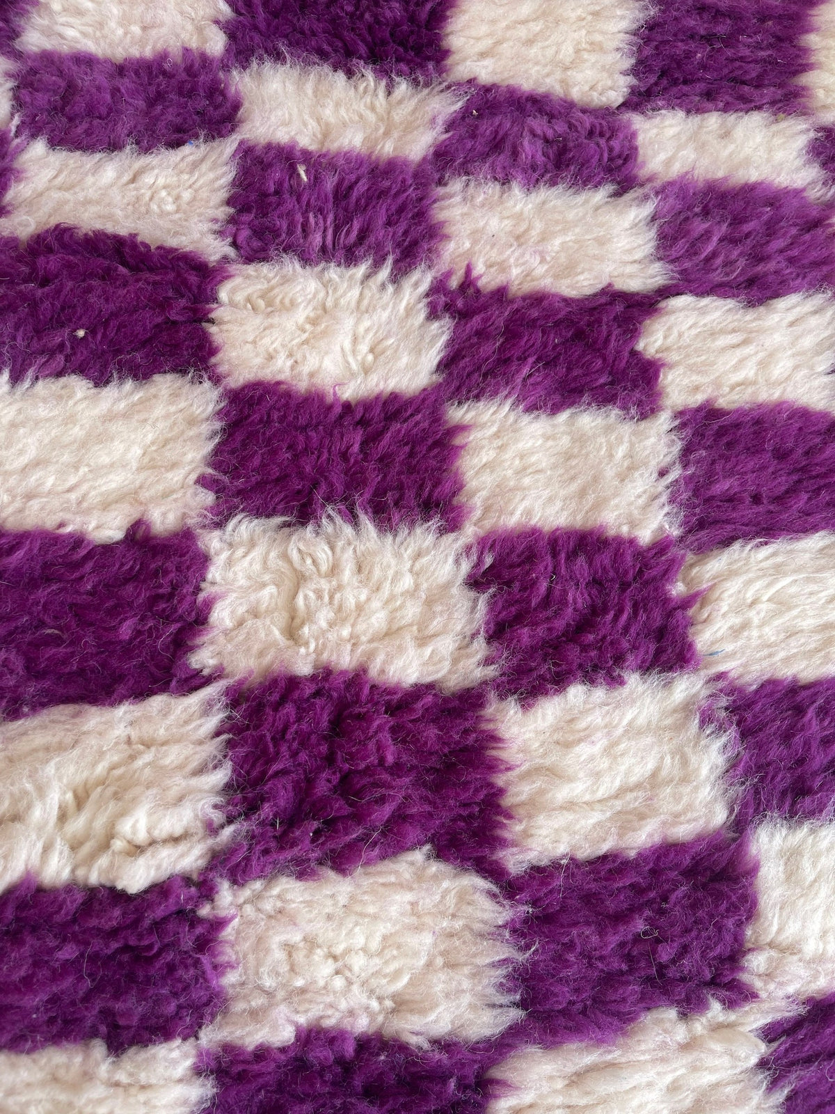 Close-up of the wool of the Zerrouka Berber stair runner, long-pile sheep's wool in purple