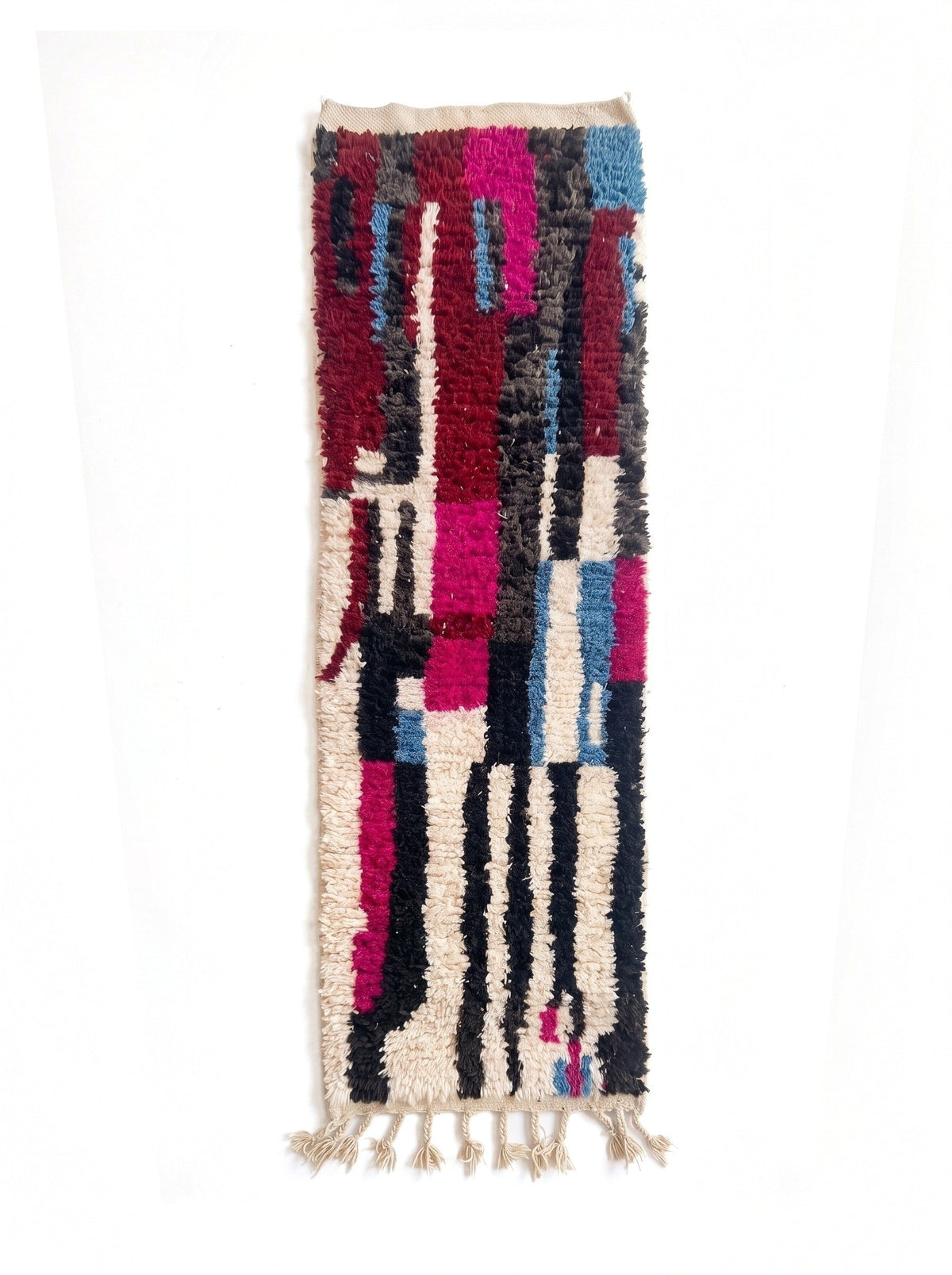Tapis d'escalier berbère graphique multicolore Belrouan vu à plat, couloir à poil long, moitié haute dominée