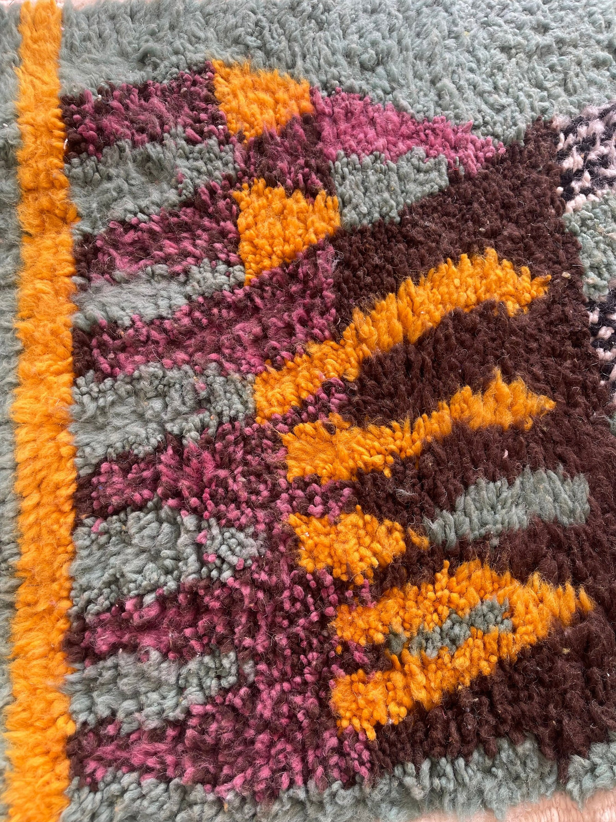 Close-up of the wool of the Kerdous Berber stair runner, texture of the natural wool and shades of the pile