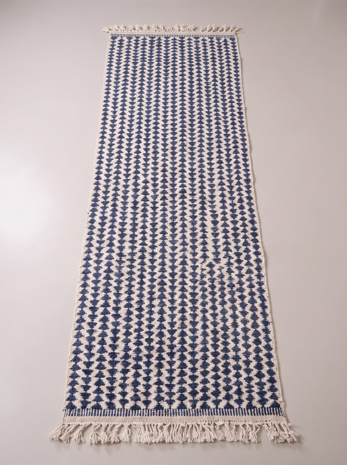 Tamsoult white and blue kilim Berber stair runner, laid flat, tight short pile, ivory field, loose ecru fringes